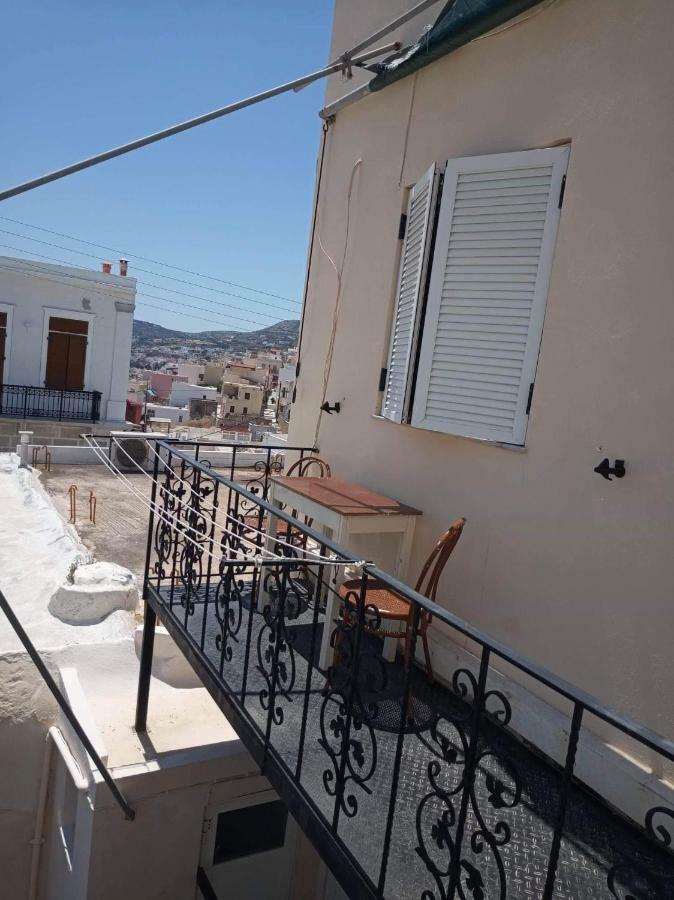 Soullas Apart -Ελλαδα- Apartamento Ermoupoli Exterior foto